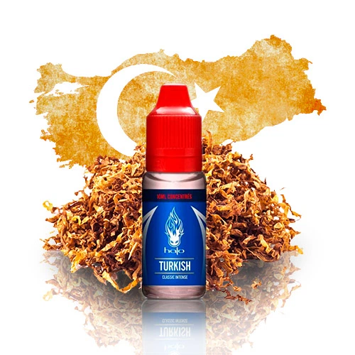 Frasco Halo Turkish con tapón rojo y etiqueta azul, ante un montón de tabaco y una silueta de Turquía con media luna y estrella.