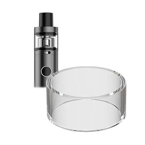 Cilindro transparente de recambio Voopoo PnP 20 AIO Glass en primer plano, con un dispositivo de vapeo negro detrás. Cilindro transparente de recambio Voopoo PnP 20 AIO Glass en primer plano, con un dispositivo de vapeo negro detrás.
