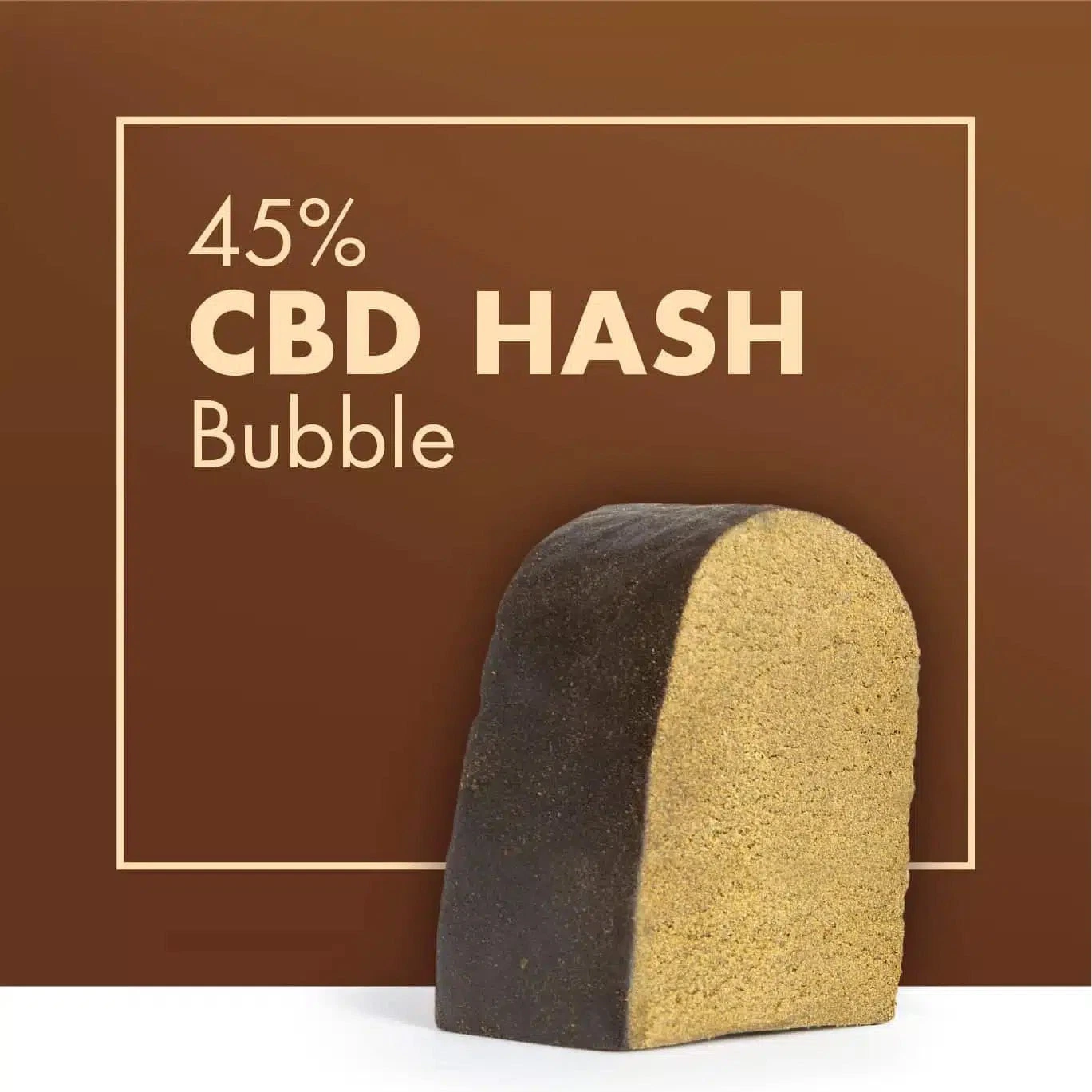 Bloque de Bubble Hash de Cannactiva con exterior oscuro e interior dorado, ante un fondo marrón con el texto «45% CBD HASH Bubble».