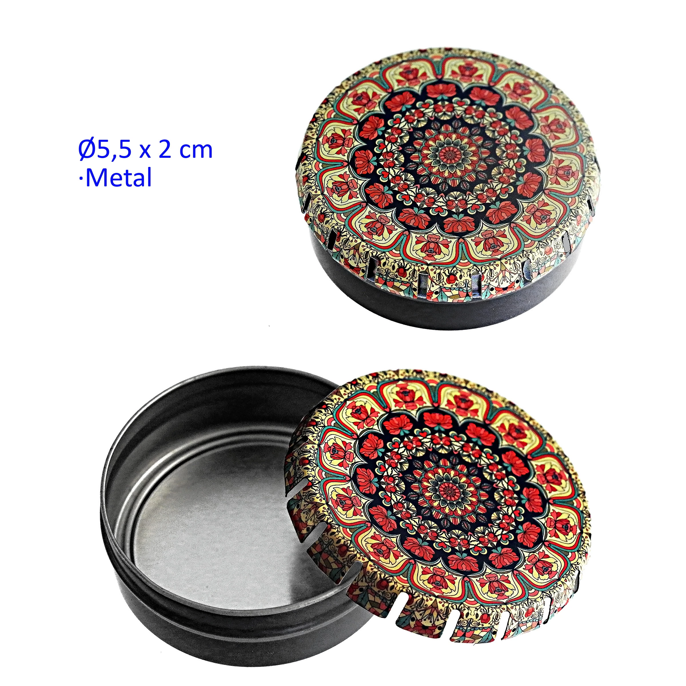Cajita de metal Click mostrada cerrada y abierta, con interior oscuro y tapa decorada con un mandala floral rojo, verde y crema.