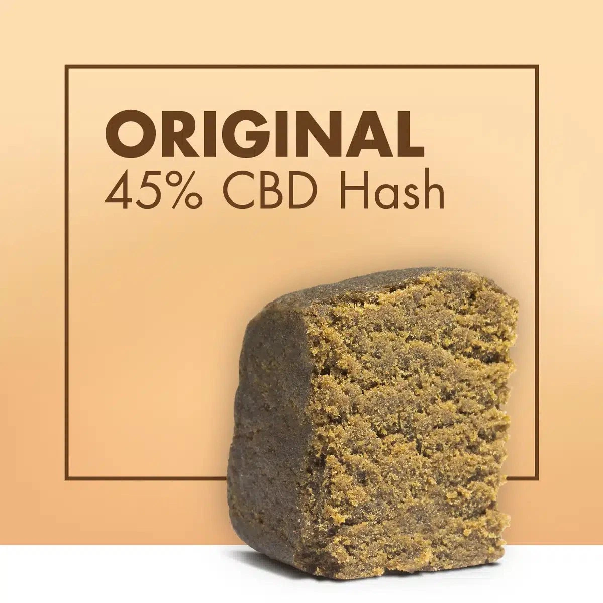 Bloque de Hash Original DRY de Cannactiva, con superficie marrón y corte granulado, ante un fondo con el texto «Original 45% CBD Hash».