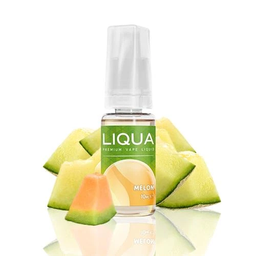 Frasco de e-líquido Liqua Melon con tapón translúcido y etiqueta verde que indica 10 ml, rodeado de trozos de melón.