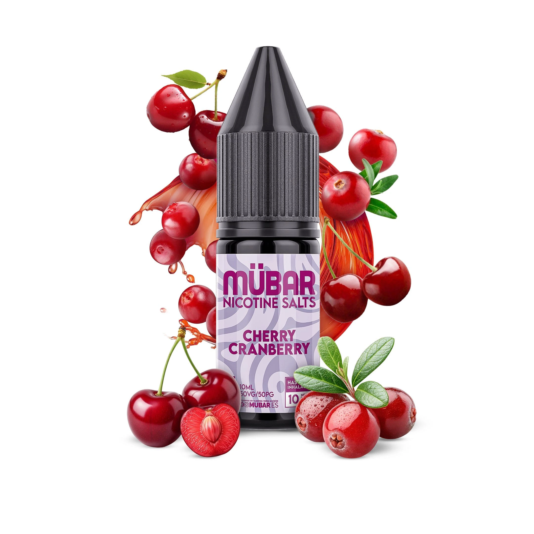 Frasco de MÜBAR Nicotine Salts Cherry Cranberry con tapón negro y etiqueta lila, rodeado de cerezas, arándanos rojos y una salpicadura roja.