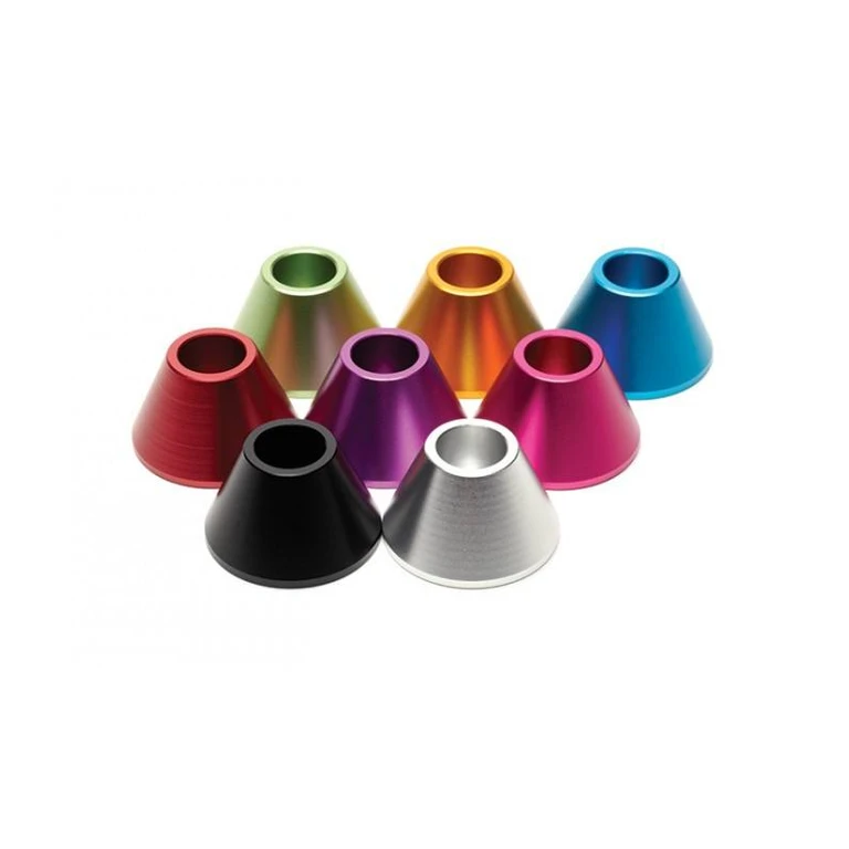 Selección de soportes de sobremesa para ecig, de forma cónica con abertura circular, en varios colores y acabados sobre fondo blanco.