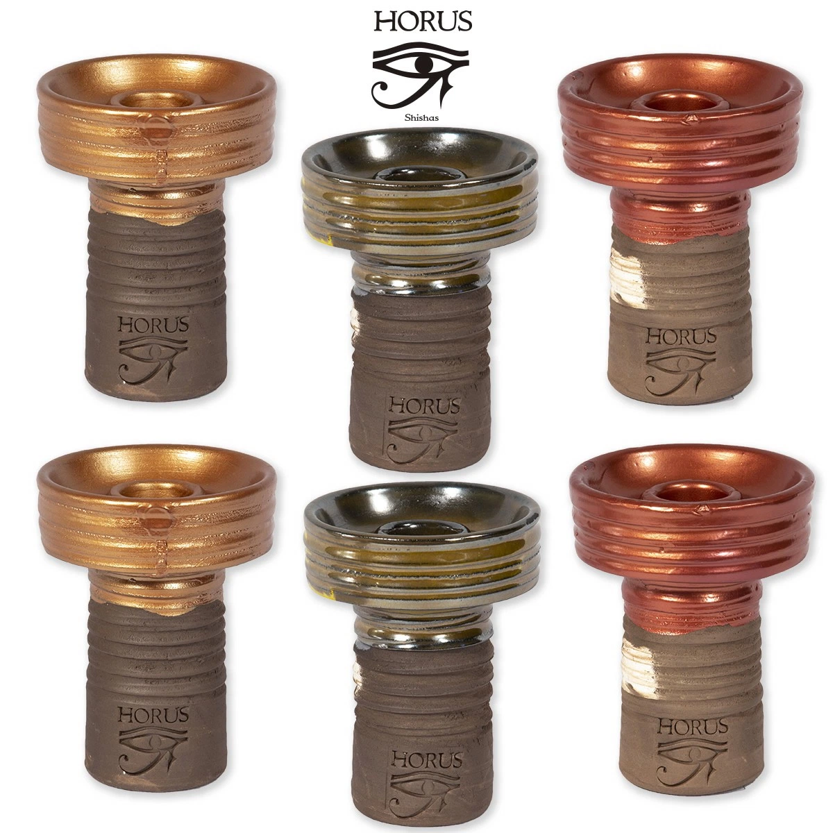 Cazoletas para cachimba con sello Horus, mostradas en acabados dorado, cobrizo y verde oscuro, con bases marrones estriadas. Cazoletas para cachimba con sello Horus, mostradas en acabados dorado, cobrizo y verde oscuro, con bases marrones estriadas.