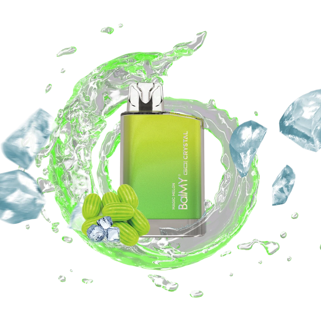 Pod Balmy GO Crystal Magic Melon verde con boquilla plateada, rodeado de una salpicadura verde, cubitos de hielo y motivos de melón.