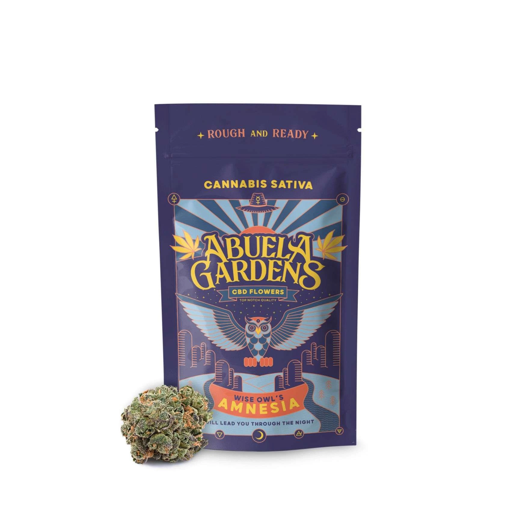 Bolsa morada de flores de CBD Amnesia de La Abuela Gardens, ilustrada con un búho de alas abiertas y un cogollo delante.