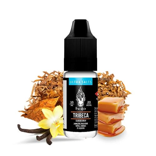 Frasco Halo Tribeca Ultra Salts de 10 ml con tapón negro, rodeado de hojas de tabaco, vainilla y piezas de caramelo sobre fondo blanco.