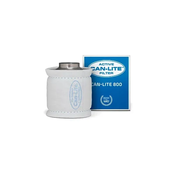 Filtro cilíndrico Can-Lite 800 con cubierta blanca y boca metálica superior, junto a su caja azul sobre fondo blanco. Filtro cilíndrico Can-Lite 800 con cubierta blanca y boca metálica superior, junto a su caja azul sobre fondo blanco.