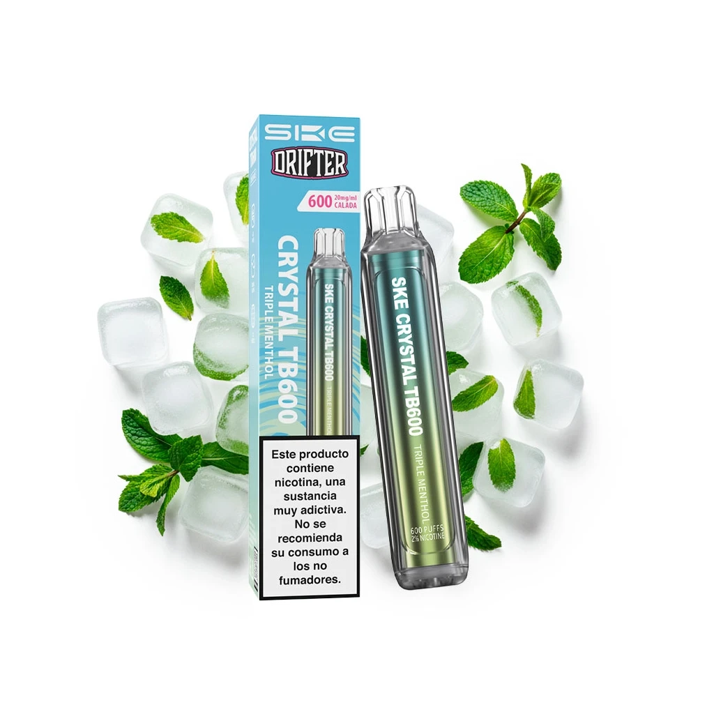 Vaper SKE Crystal TB600 Triple Menthol con cuerpo translúcido junto a su caja turquesa, rodeado de cubitos de hielo y hojas de menta. Vaper SKE Crystal TB600 Triple Menthol con cuerpo translúcido junto a su caja turquesa, rodeado de cubitos de hielo y hojas de menta.