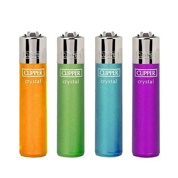 Selección de mecheros Clipper Crystal en naranja, verde, azul y morado, alineados con cabezales plateados sobre fondo blanco.