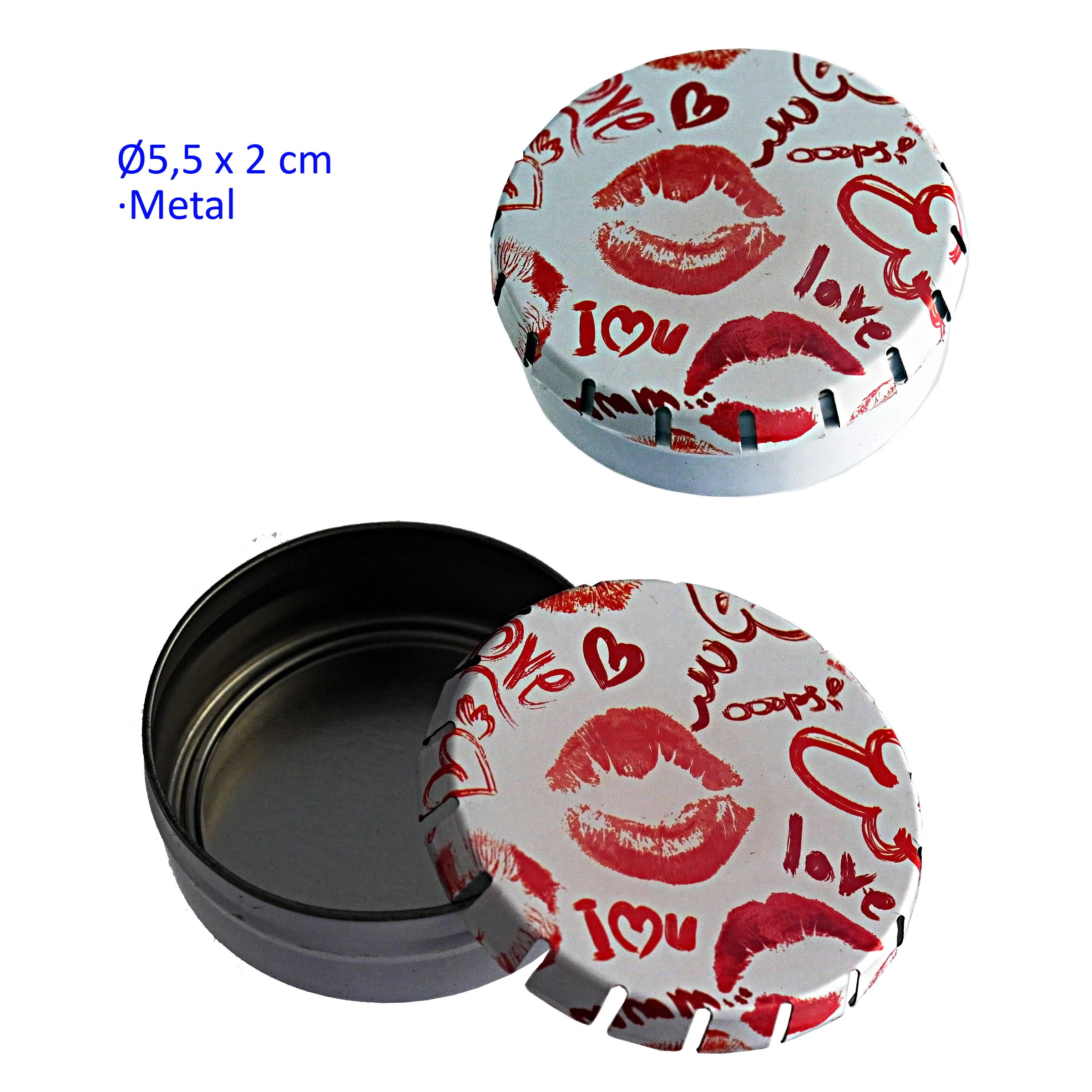 Cajita redonda de metal Click mostrada abierta y cerrada, con tapa plateada decorada con besos, corazones y palabras en rojo.