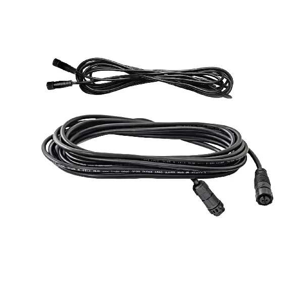 Cables de extensión Lumatek enrollados sobre fondo blanco, con distintos grosores y conectores negros en los extremos.
