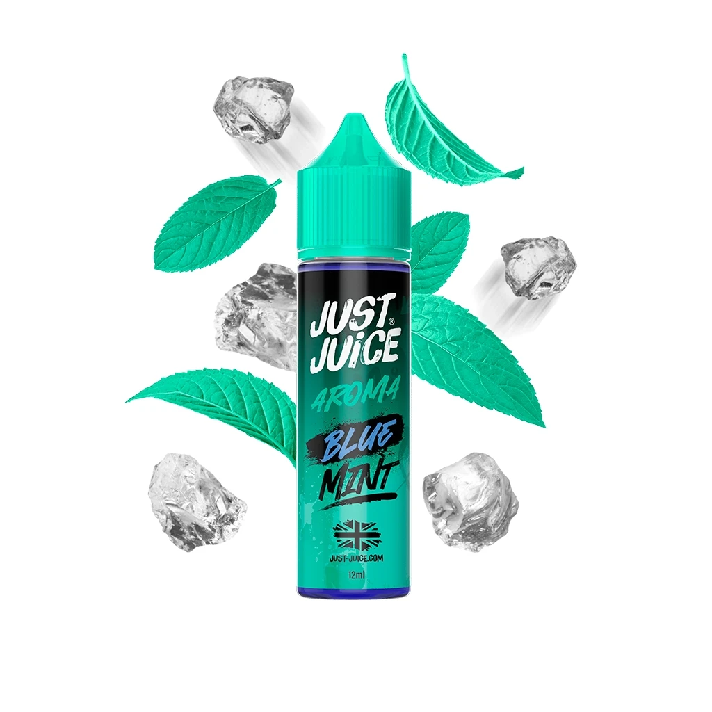 Bote de Just Juice Blue Mint con tapón turquesa y etiqueta de 12 ml, rodeado de hojas de menta y cubitos de hielo sobre fondo blanco.