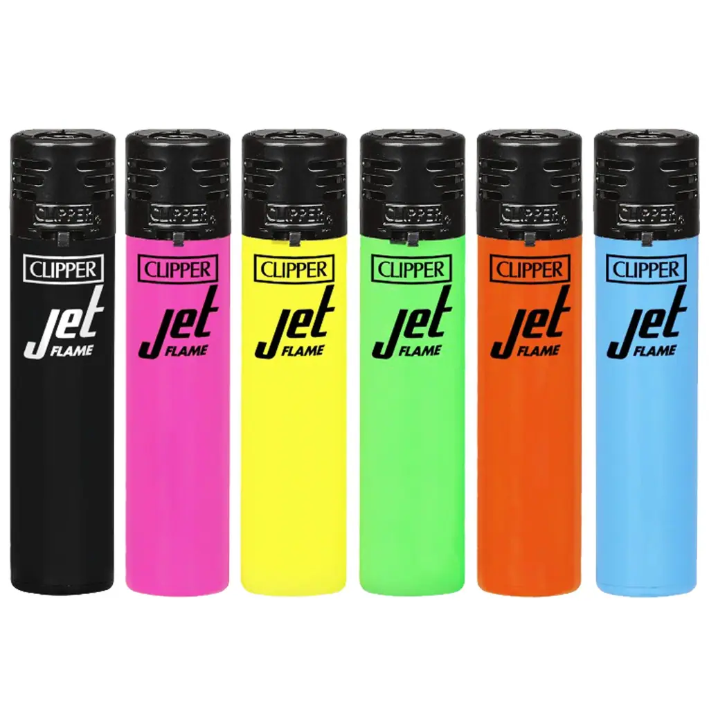 Selección de mecheros Clipper Jet Flame alineados, con cabezal negro y cuerpos en negro, rosa, amarillo, verde, naranja y azul.