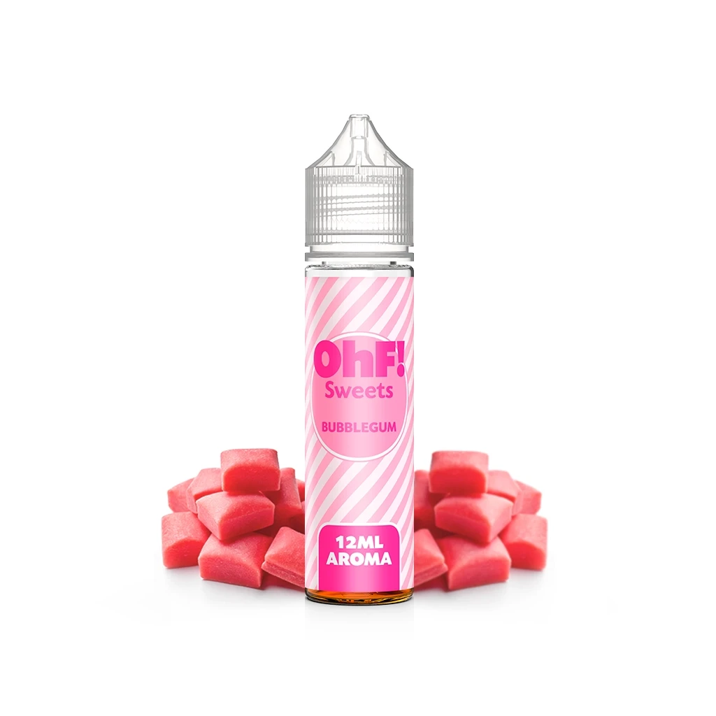 Frasco de OhF Sweets Bubblegum Longfill con etiqueta rosa de rayas y texto «12 ml aroma», rodeado de piezas de chicle rosa.