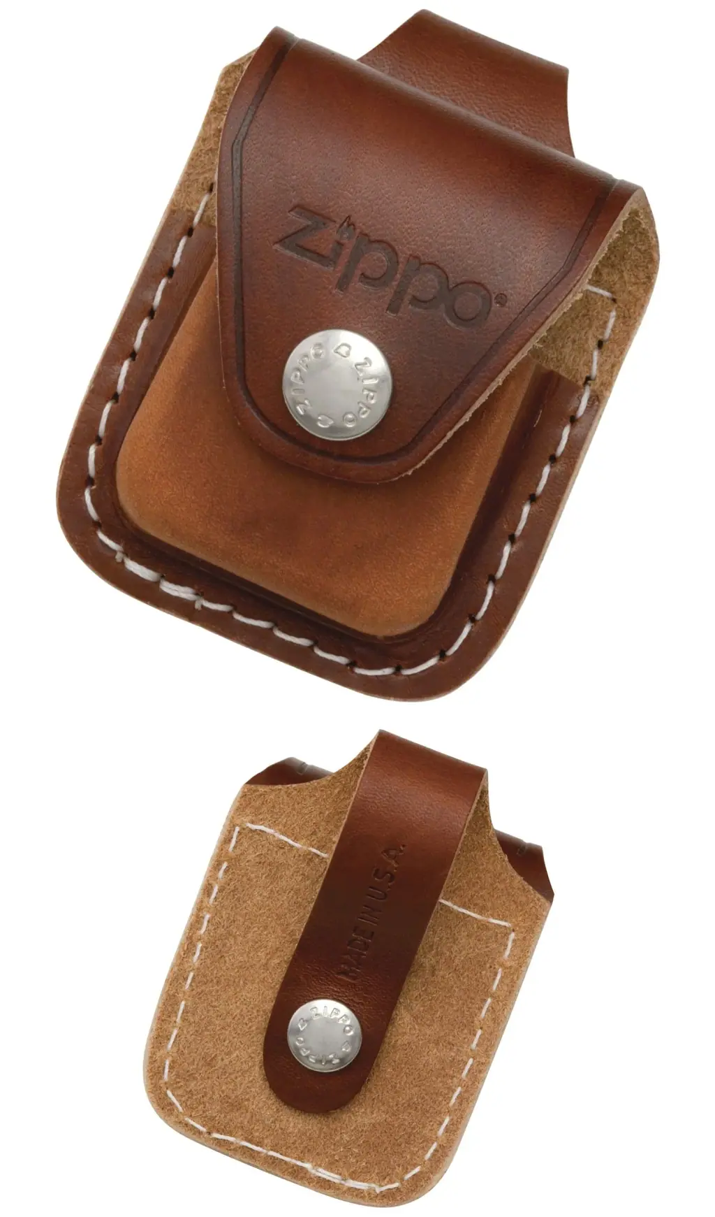 Funda marrón para mechero Zippo en vista frontal y trasera, con solapa, cierre metálico, costuras claras y trabilla posterior.