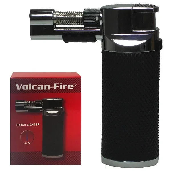 Encendedor V.Fire semi torch negro con cuerpo texturizado, cabezal plateado y boquilla lateral, junto a su caja roja Volcan-Fire. Encendedor V.Fire semi torch negro con cuerpo texturizado, cabezal plateado y boquilla lateral, junto a su caja roja Volcan-Fire.