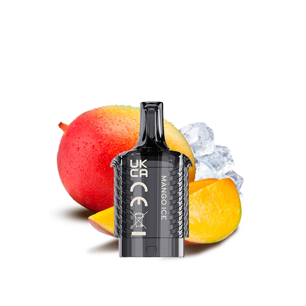 Pod negro Mango Ice con boquilla superior y marcas UKCA y CE, presentado delante de un mango entero, trozos de mango y cubitos de hielo.