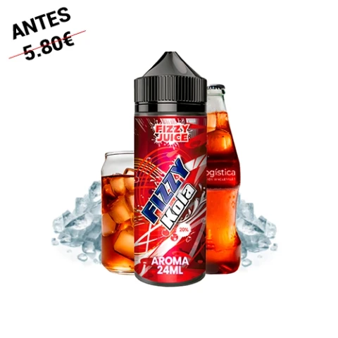 Bote de Fizzy Juice Kola de 24 ml con etiqueta roja y tapón negro, delante de un vaso con hielo y una botella de refresco.
