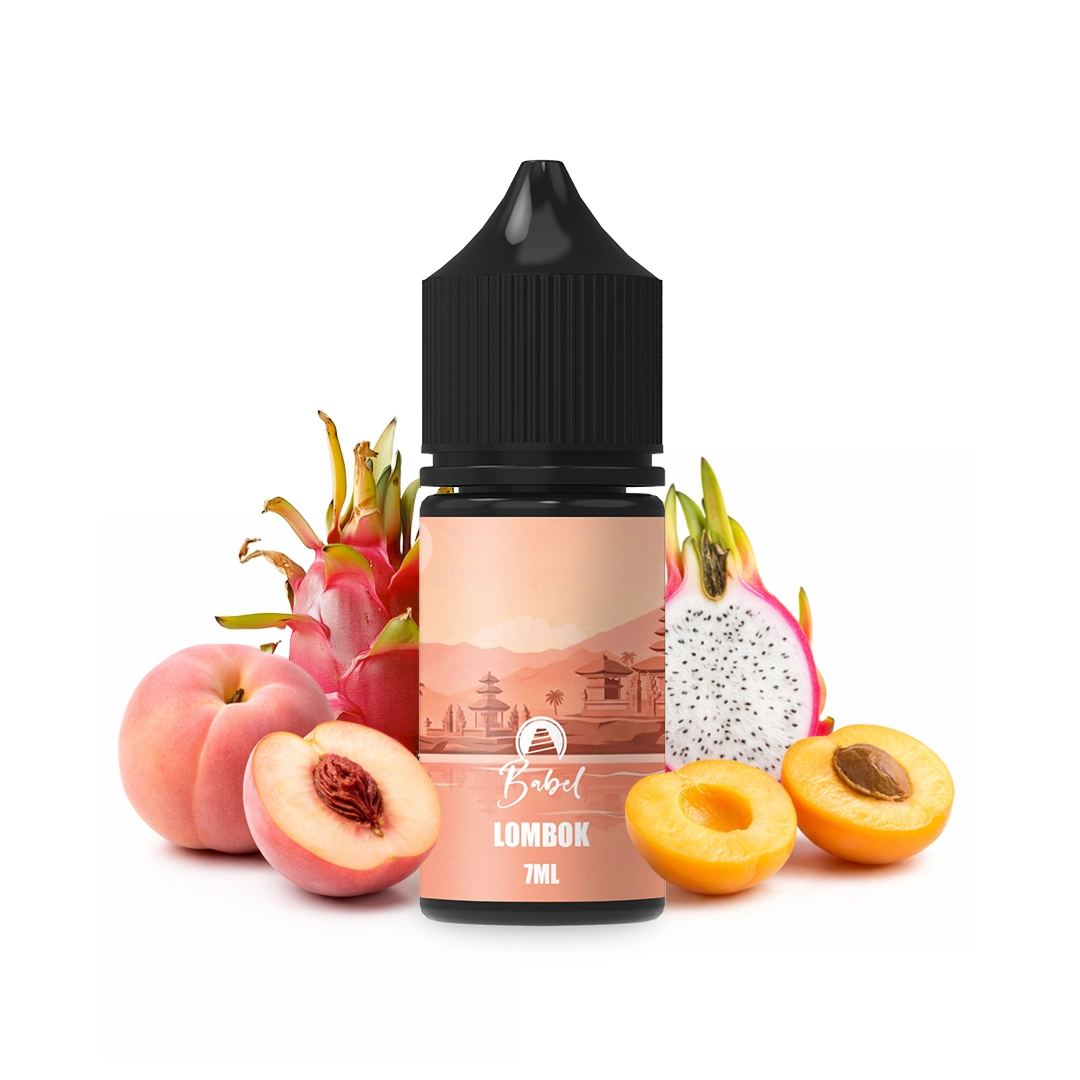 Bote Babel Lombok de 7 ml con tapón negro y etiqueta de tonos melocotón, rodeado de melocotón, pitahaya y albaricoques abiertos.