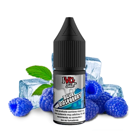 Frasco IVG Salt Blue Raspberry con tapón negro estriado, rodeado de frambuesas azules, cubitos de hielo y hojas verdes sobre fondo negro.
