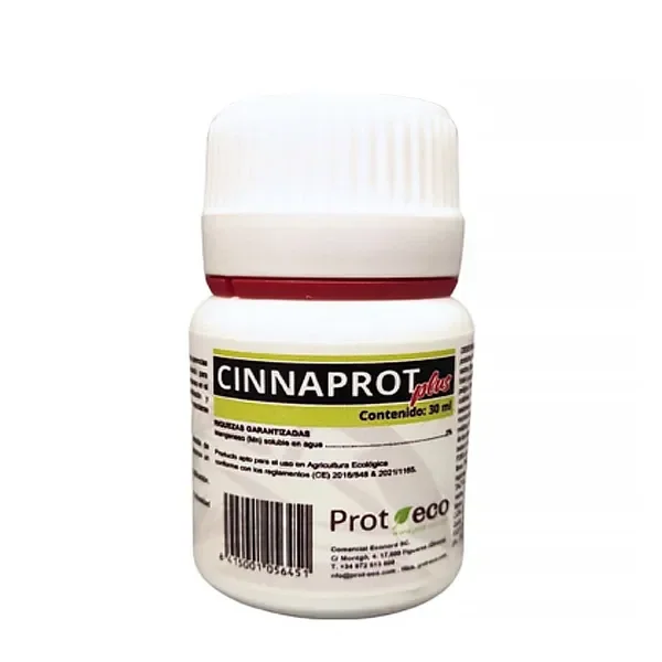 Bote blanco de Cinnaprot Plus Prot Eco con tapón estriado, precinto rojo y etiqueta que indica un contenido de 30 ml. Bote blanco de Cinnaprot Plus Prot Eco con tapón estriado, precinto rojo y etiqueta que indica un contenido de 30 ml.