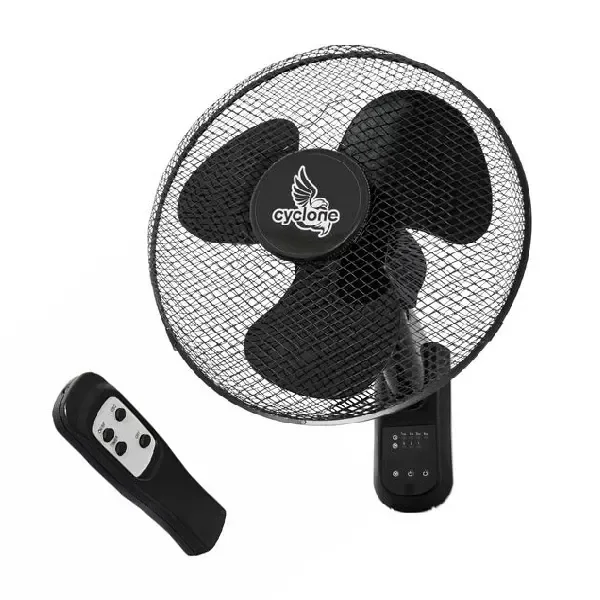 Ventilador de pared Cyclone negro con rejilla circular, controles en el soporte y mando a distancia separado sobre fondo blanco.