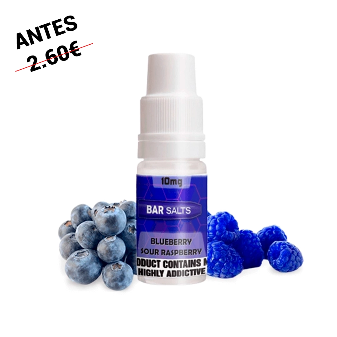Frasco Bar Salts Blueberry Sour Raspberry con tapón blanco y etiqueta azul que indica 10 mg, rodeado de arándanos y frutos de aspecto azul.