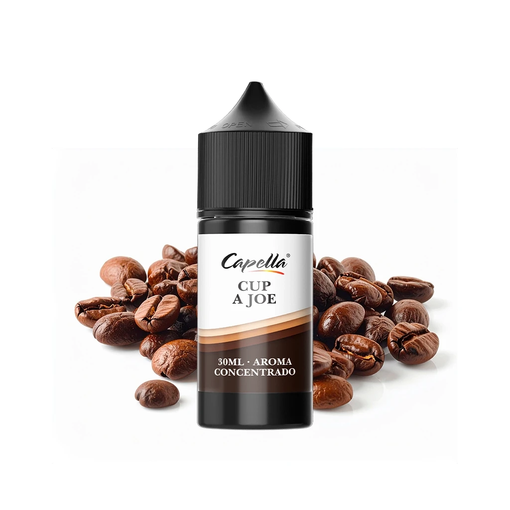 Frasco negro de Cup A Joe de Capella con etiqueta blanca y marrón que indica 30 ml, delante de varios granos de café.