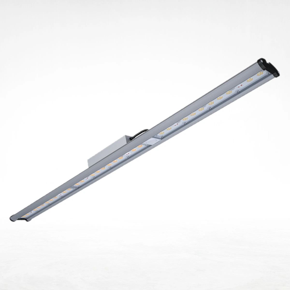 Barra LED Platinum 100 W Daystar en diagonal, con diodos visibles, perfil gris y extremos negros sobre fondo blanco.