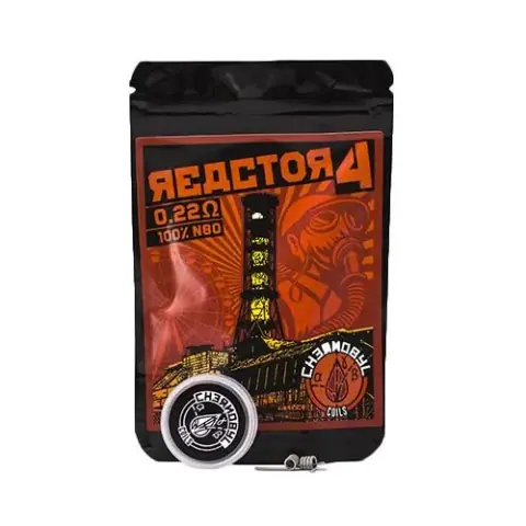 Bolsa negra de Chernobyl Coils Reactor 4 con diseño naranja y etiqueta de 0,22 Ω; delante aparecen un bote y pequeñas resistencias.