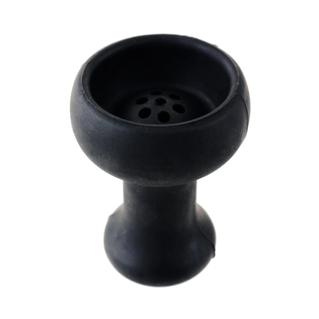 Cazoleta negra para shisha vista en ángulo, con recipiente redondeado, orificios interiores y pie ensanchado sobre fondo blanco.