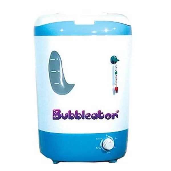 Lavadora Bubbleator blanca y azul con tapa superior, visor lateral, termómetro frontal y mando giratorio en la base. Lavadora Bubbleator blanca y azul con tapa superior, visor lateral, termómetro frontal y mando giratorio en la base.