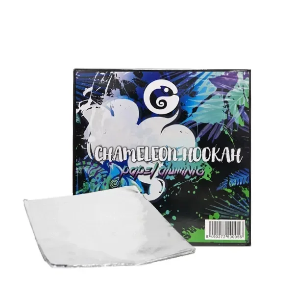 Láminas de aluminio precortado para shisha delante de un envase Chameleon Hookah con diseño multicolor.