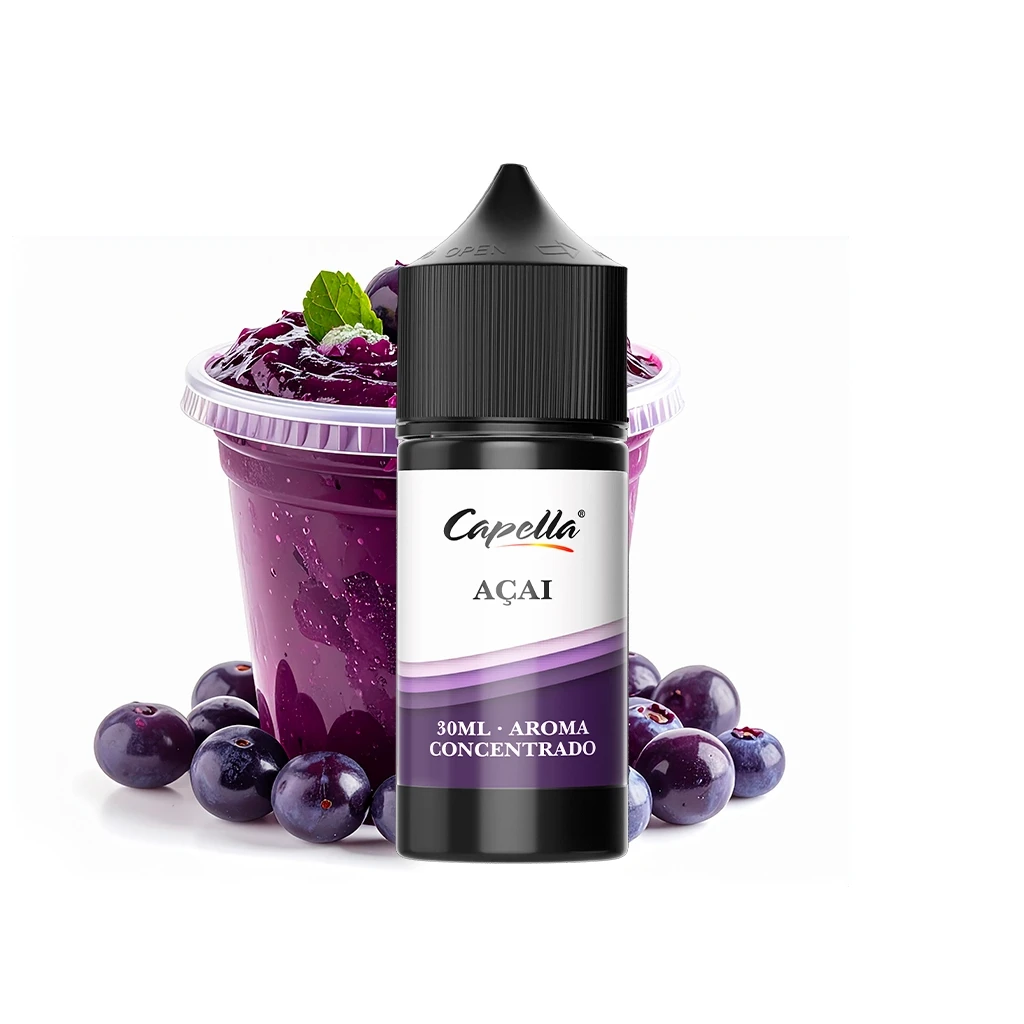 Frasco de aroma Capella Açai de 30 ml con tapón negro, delante de un vaso de contenido morado y varios frutos oscuros.