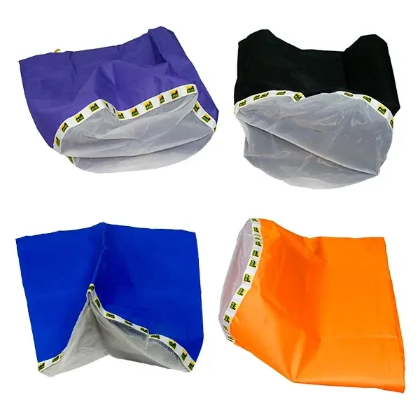Bolsas extractoras Pure Factory en morado, negro, azul y naranja, extendidas para mostrar sus fondos de malla clara. Bolsas extractoras Pure Factory en morado, negro, azul y naranja, extendidas para mostrar sus fondos de malla clara.