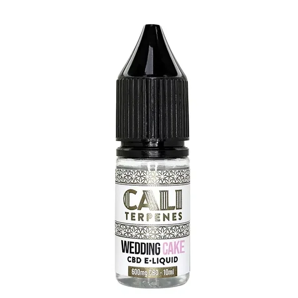 Frasco transparente Wedding Cake de Cali Terpenes con tapón negro y etiqueta blanca que indica CBD E-Liquid, 600 mg y 10 ml.