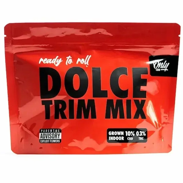Bolsa roja resellable de Trim Mix Dolce de OnlyCBD, con grandes letras negras y una etiqueta que indica 10 % CBD y 0.3 % THC.