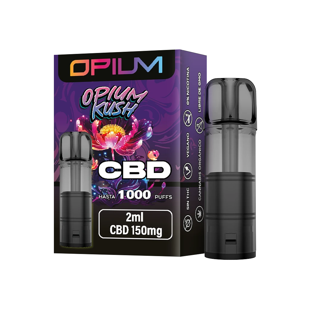 Cartucho Opium Kush junto a su caja morada con motivos florales y las indicaciones CBD, 2 ml y 150 mg, sobre fondo negro.