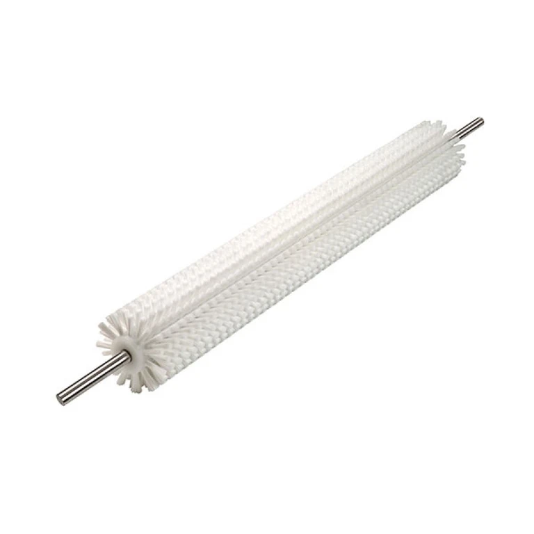 Cepillo de repuesto Master Trimmer MT Tumbler 500, cilíndrico y con cerdas blancas y eje metálico, dispuesto en diagonal.
