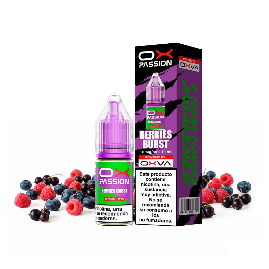 Frasco y caja de Oxva Ox Passion Berries Burst, con etiquetas de 10 mg/ml y 10 ml, rodeados de frutos rojos y arándanos.