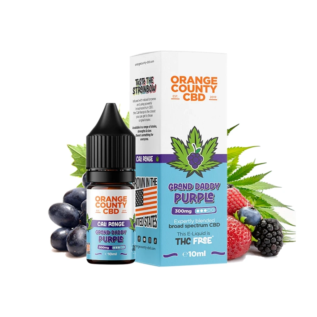 Frasco y caja Grand Daddy Purple de Orange County CBD, con etiqueta de 300 mg y 10 ml, rodeados de frutos y hojas verdes.