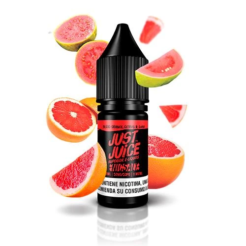 Frasco negro de Just Juice Nic Salts Blood Orange, Citrus & Guava, rodeado de guayabas y cítricos cortados sobre fondo blanco.