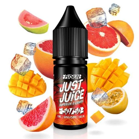 Frasco Just Juice Fusion con tapón negro, rodeado de cítricos cortados, mango y cubitos de hielo sobre fondo blanco.