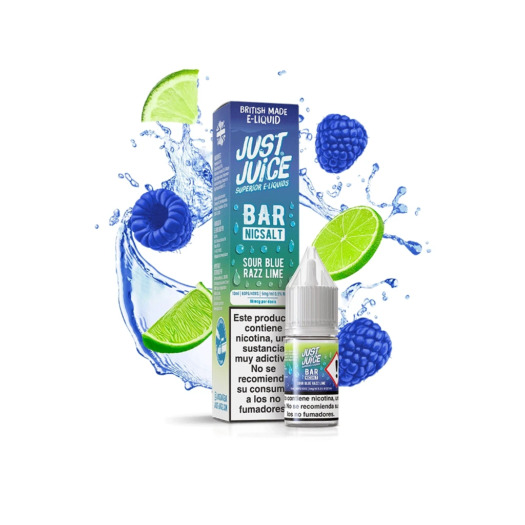 Frasco y caja de Just Juice Bar Salts Blue Sour Razz Lime, rodeados de limas, frutos azules y salpicaduras de agua sobre fondo blanco.