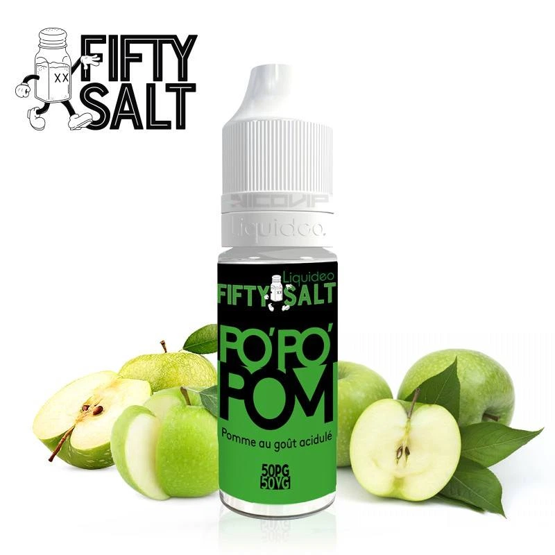 Frasco de PÓ PÓ POM Fifty Salt con tapón blanco y etiqueta verde y negra, rodeado de manzanas verdes enteras y cortadas.