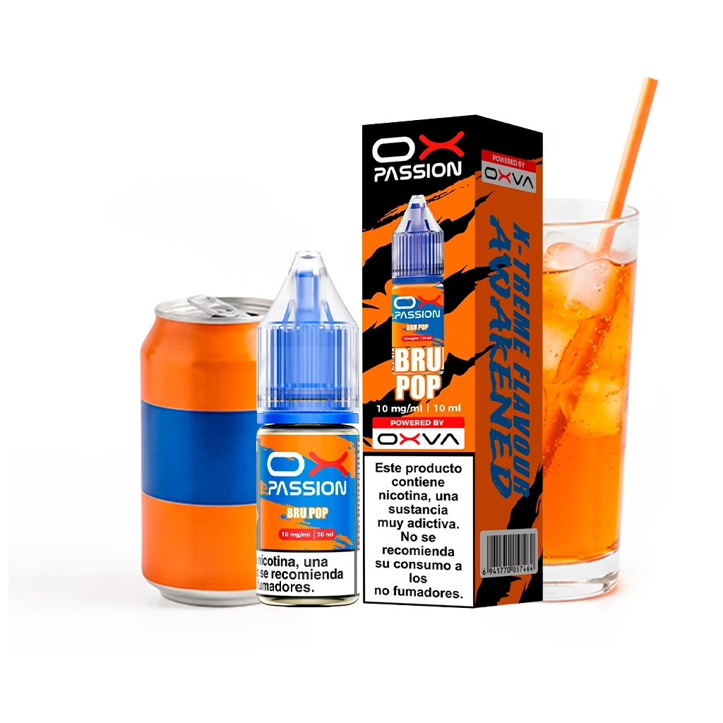 Frasco y caja de Oxva Ox Passion Salts Bru Pop, con etiqueta de 10 mg/ml y 10 ml, junto a una lata y un vaso con hielo.