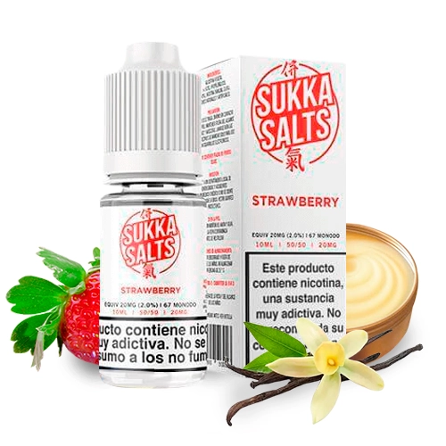 Frasco y caja de Sukka Salts Strawberry con advertencias de nicotina, junto a fresas, un cuenco de crema y una flor con vainas de vainilla.