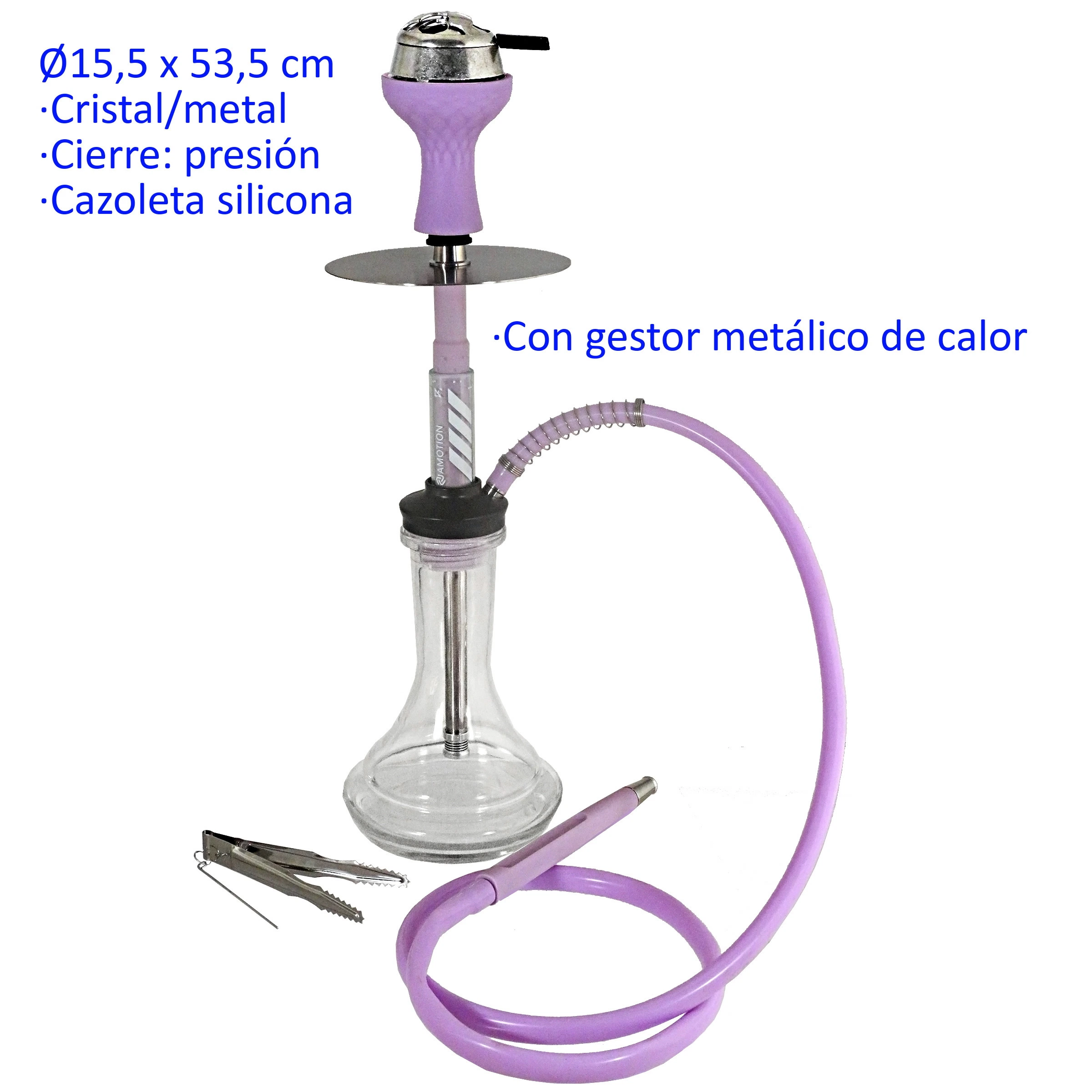 Shisha púrpura con base transparente, manguera a juego, bandeja y gestor de calor metálicos, acompañada de pinzas sobre fondo blanco.